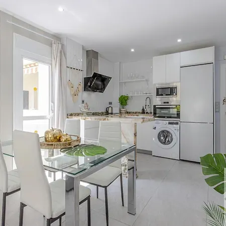 Apartment Benalbeach Beautiful 2 Bdr With Sea Views Benalmadena