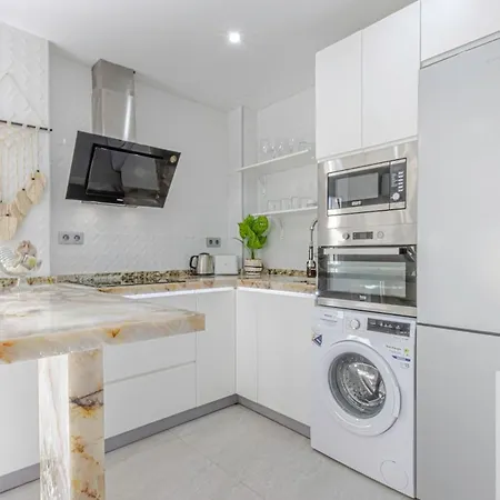 Benalbeach Beautiful 2 Bdr With Sea Views *