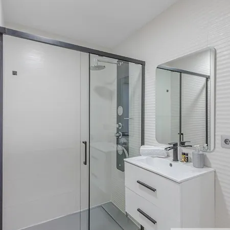 Benalbeach Beautiful 2 Bdr With Sea Views Apartment *