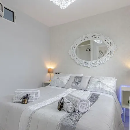 Apartment Benalbeach Beautiful 2 Bdr With Sea Views